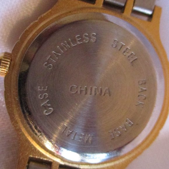 ALEXANDER JULIAN VINTAGE QUARTZ WATCH - NWOT - Picture 9 of 10